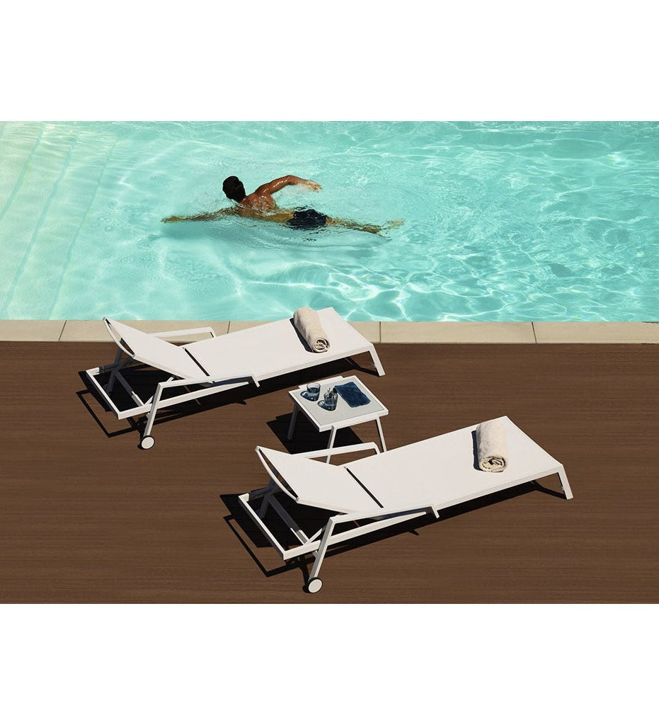 10DEKA, Amelia Sunlounger with Exterior Wheels